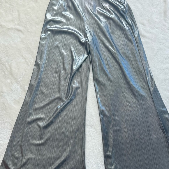 Retrofete Everly Metallic Silver Gunmetal
Flare Wide Leg Jumpsuit Size M - Picture 7 of 8